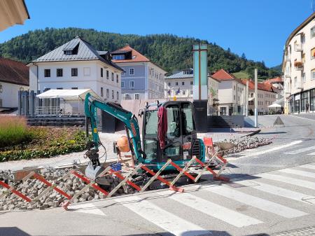 Sanacija cestišča na ulici, ki vodi mimo Mestnega trga